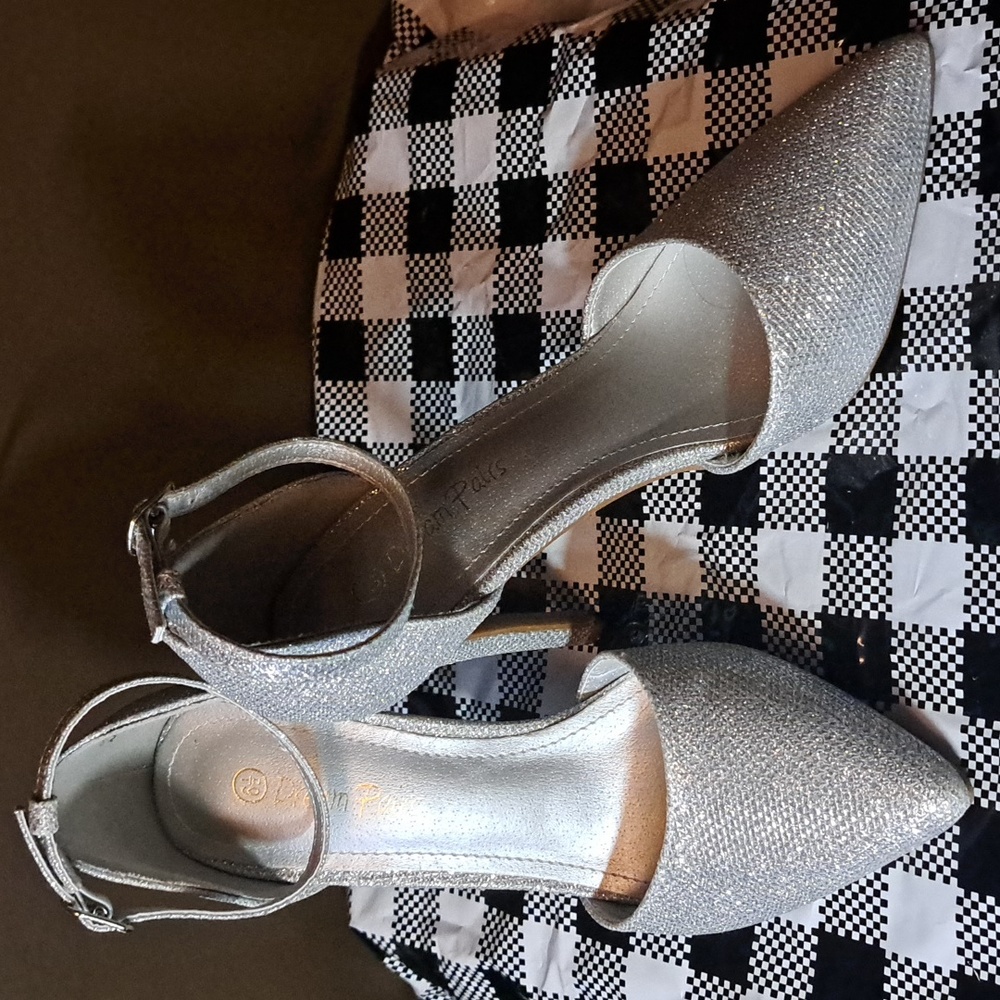 NEW DREAM PARIS Silver Sparkle Ankle Buckle Pointed Toe Ladies Dress Heels 6.5
